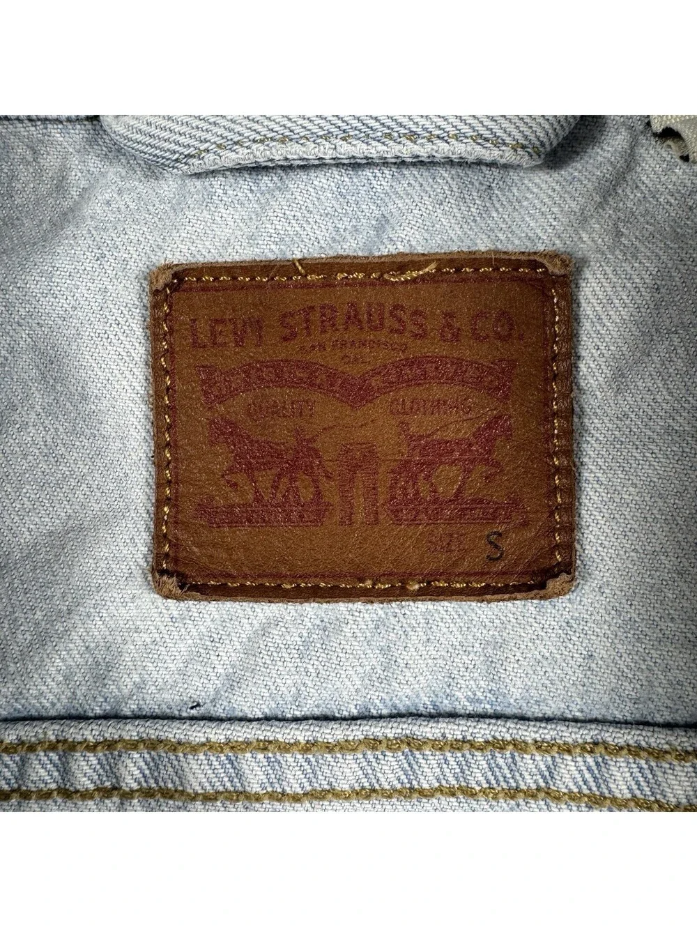 Levi’s Women’s Trucker Denim Jacket Size S Light Wash 100% Cotton Classic Blue